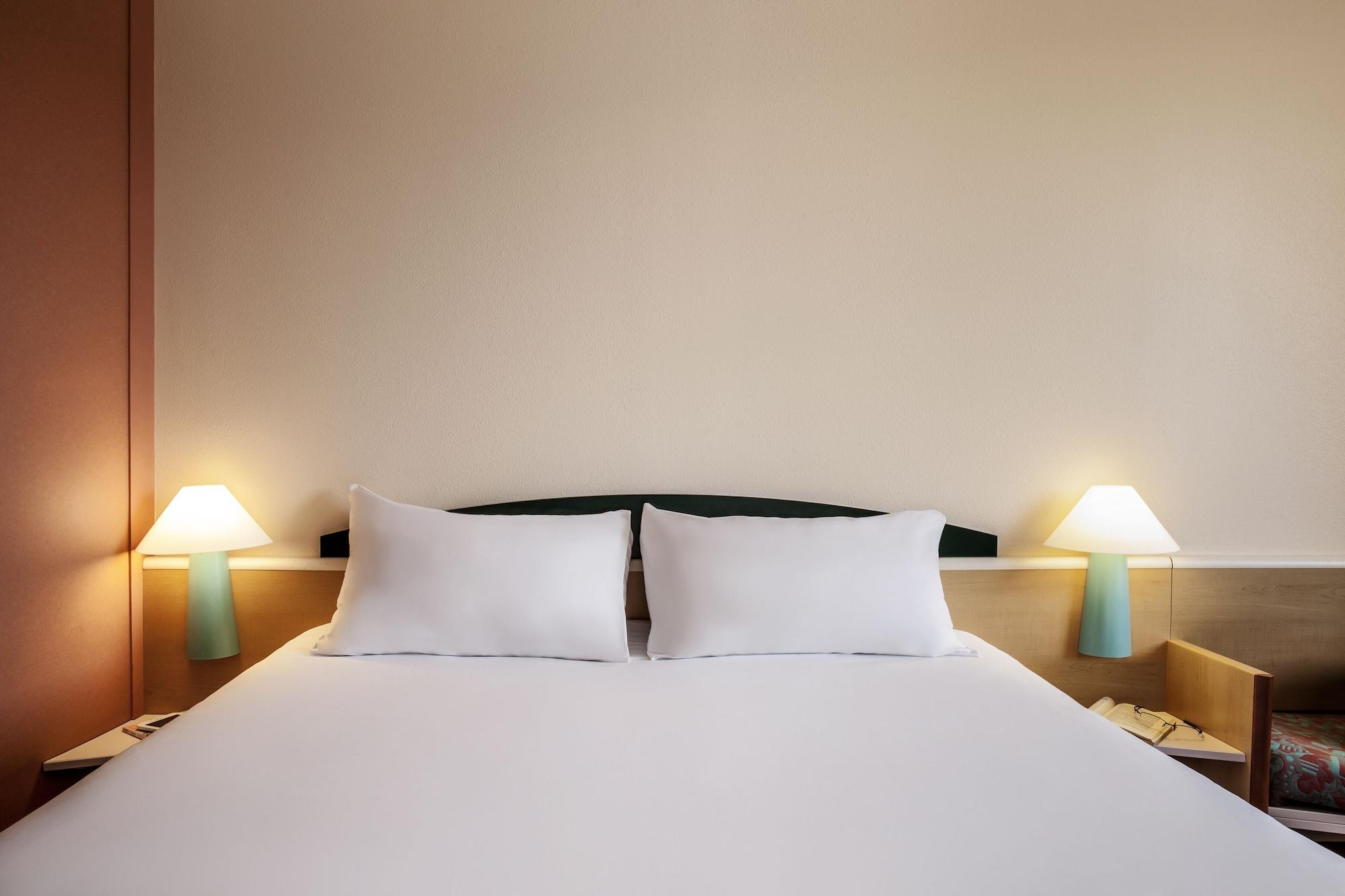 Ibis Barcelona Molins De Rei Ξενοδοχείο Εξωτερικό φωτογραφία