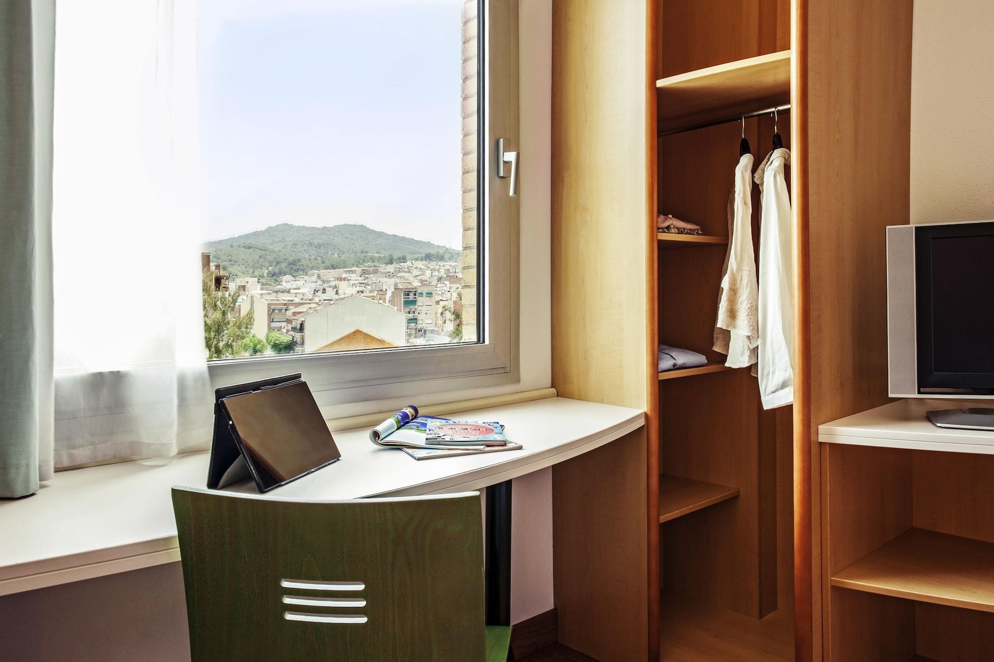Ibis Barcelona Molins De Rei Ξενοδοχείο Εξωτερικό φωτογραφία