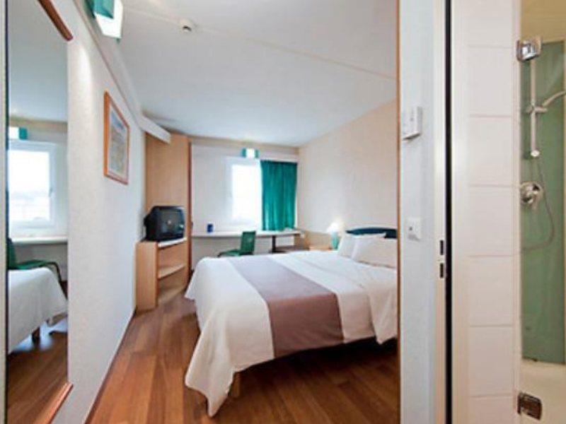 Ibis Barcelona Molins De Rei Ξενοδοχείο Εξωτερικό φωτογραφία