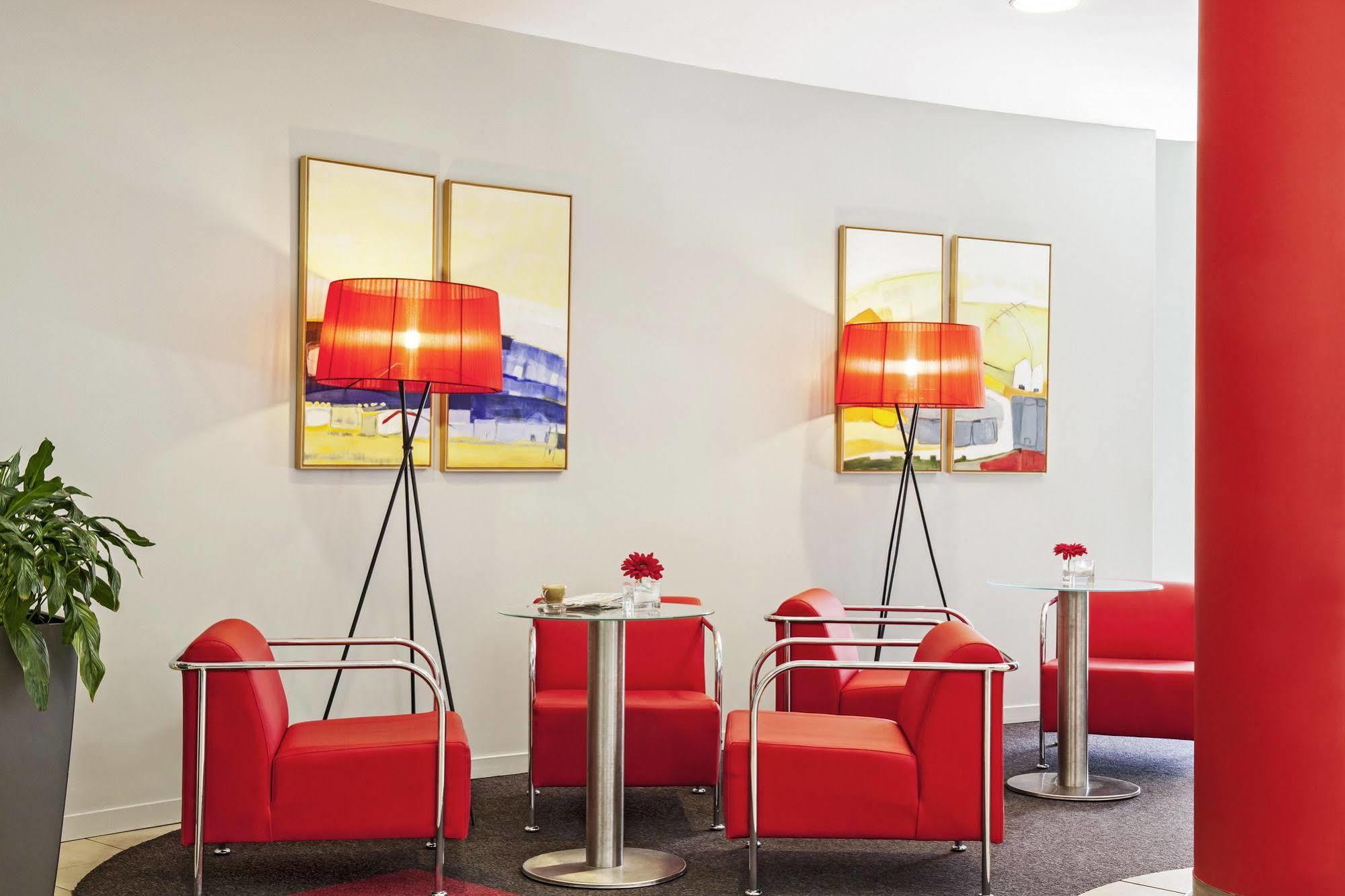 Ibis Barcelona Molins De Rei Ξενοδοχείο Εξωτερικό φωτογραφία