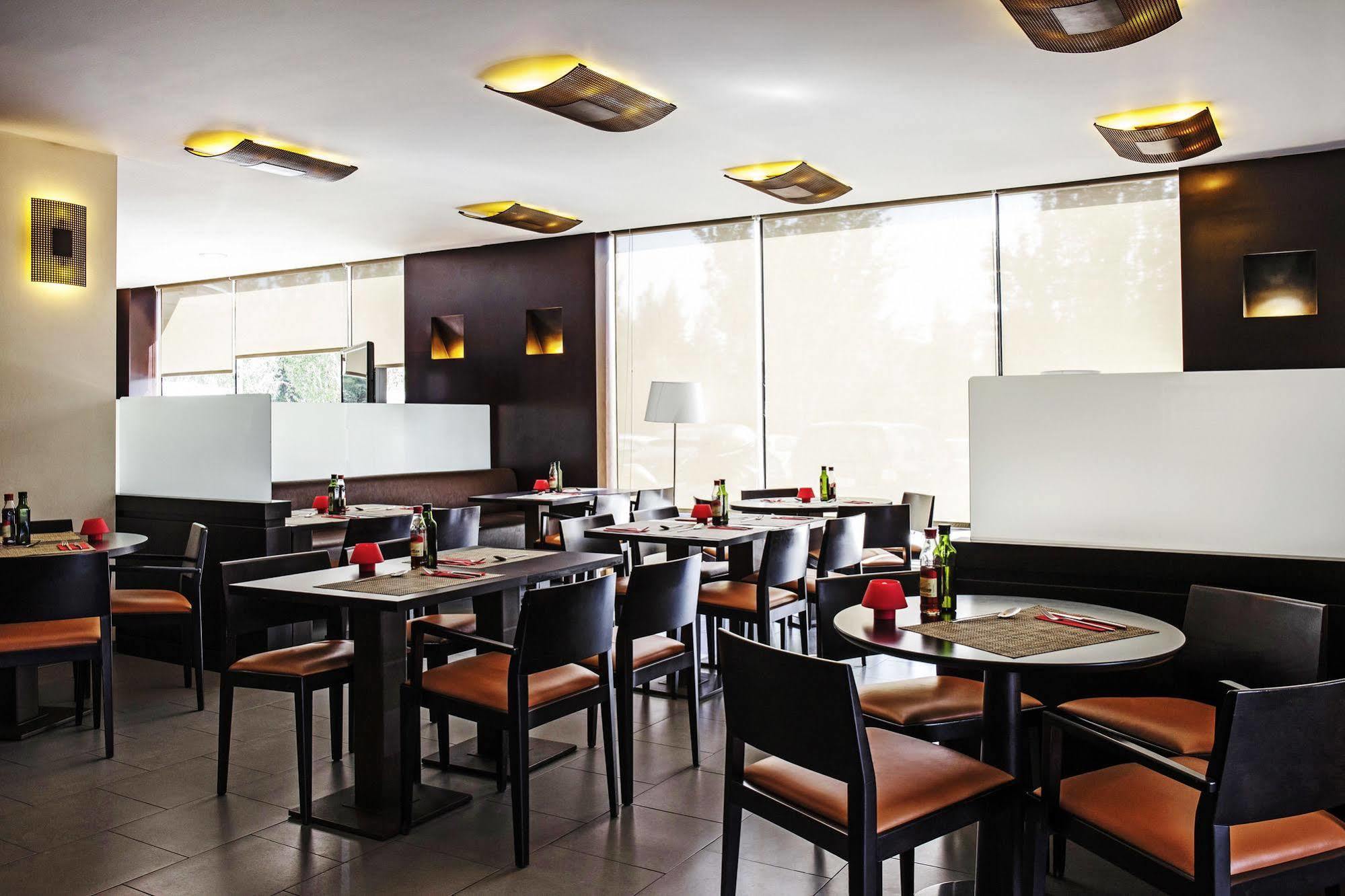 Ibis Barcelona Molins De Rei Ξενοδοχείο Εξωτερικό φωτογραφία