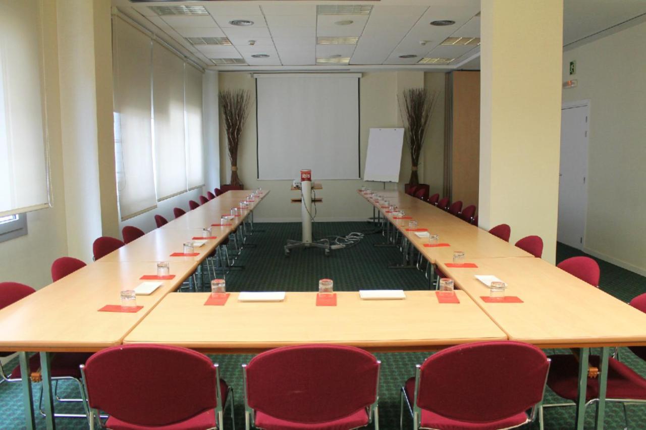 Ibis Barcelona Molins De Rei Ξενοδοχείο Εξωτερικό φωτογραφία
