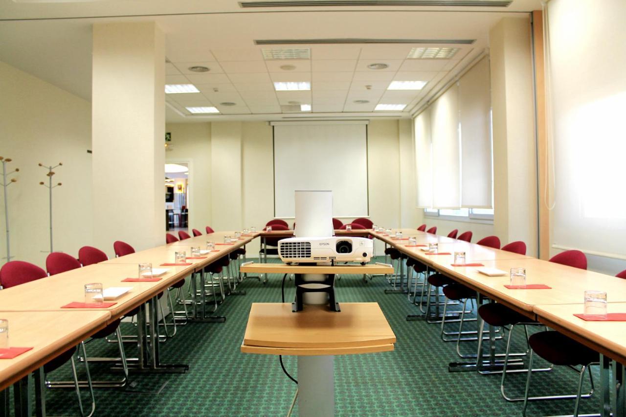 Ibis Barcelona Molins De Rei Ξενοδοχείο Εξωτερικό φωτογραφία