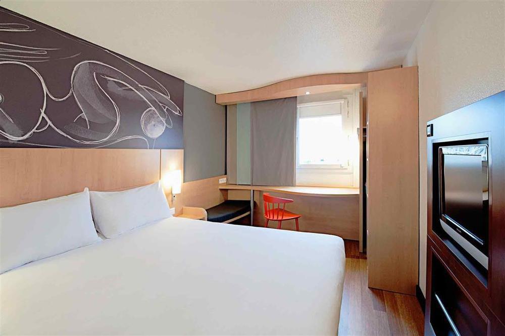 Ibis Barcelona Molins De Rei Ξενοδοχείο Εξωτερικό φωτογραφία