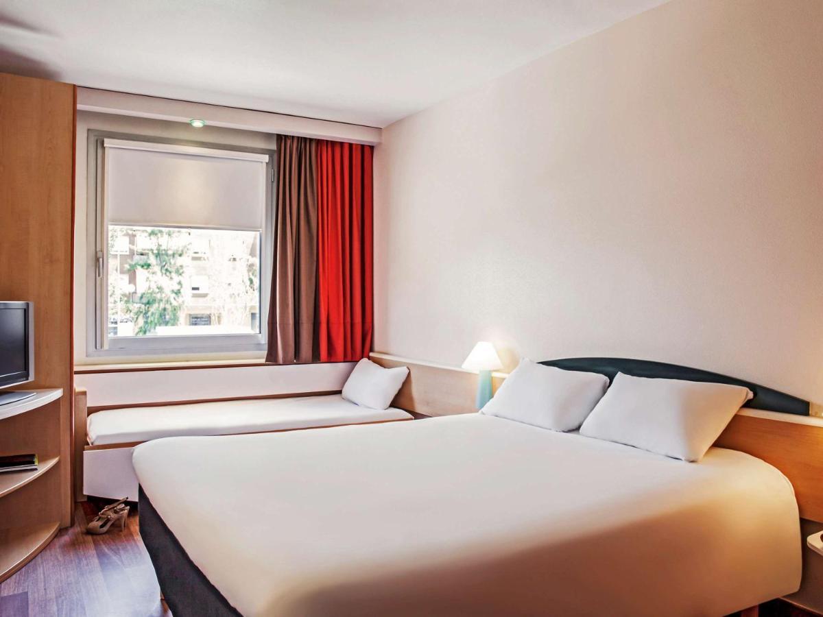 Ibis Barcelona Molins De Rei Ξενοδοχείο Εξωτερικό φωτογραφία